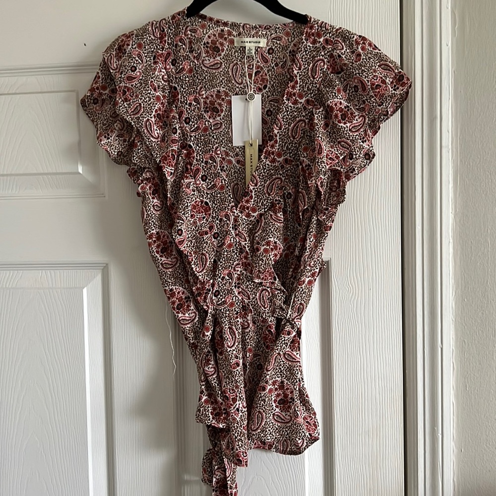 Max Studio flutter ruffle sleeve top sz L
